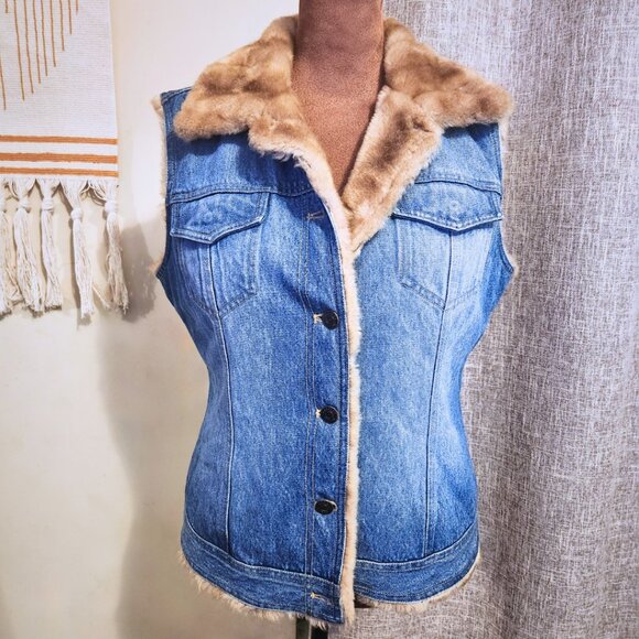 Harold's Faux Fur Lined Denim Vest | Fall and Winter Staple | Size M - Picture 1 of 12